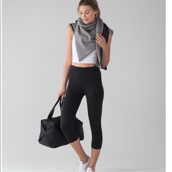 Lululemon Mandala Wrap Black / Heathered Medium Grey SZ O/S Cashmere Blend Knit - Picture 3 of 14